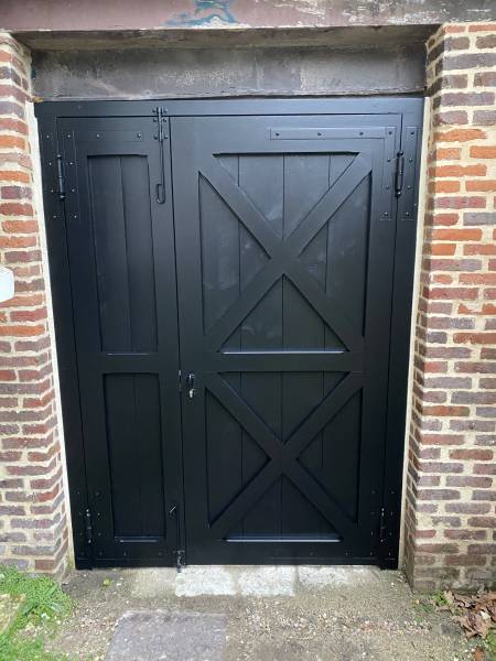 Fabrication d'une porte de jardin en chêne à Rouen