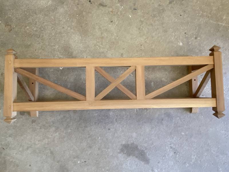 Fabrication de jardinières en bois avec croisillons à Saint-Valery-en-Caux