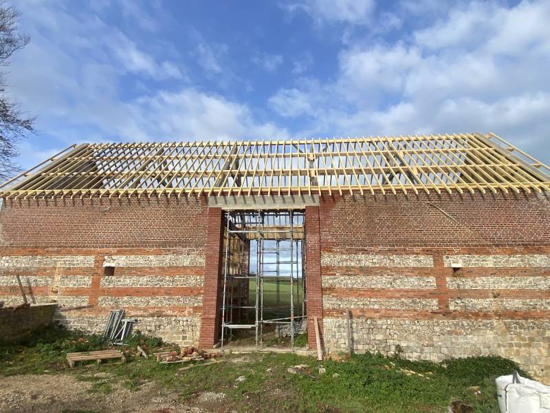 Restauration de la charpente d'un bâtiment agricole à Veulettes-sur-Mer