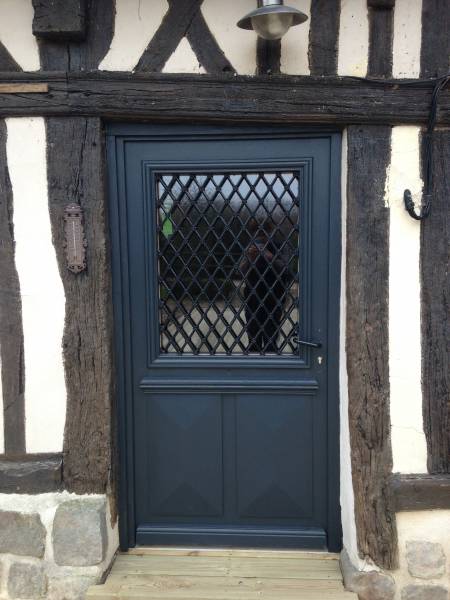 Remplacement d’une porte d’entrée vitrée bois massif proche Fauvile-en-Caux (76)