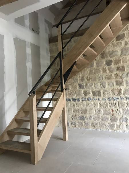 Conception et fabrication d’un escalier chêne et garde-corps métal en Seine-Maritime (76)