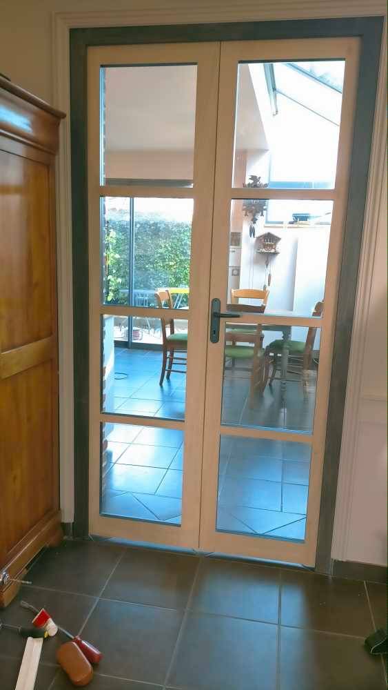 Entreprise de menuiserie secteur Saint Valéry en Caux : fabrication et pose d'une porte intérieure bois chêne massif sur mesure