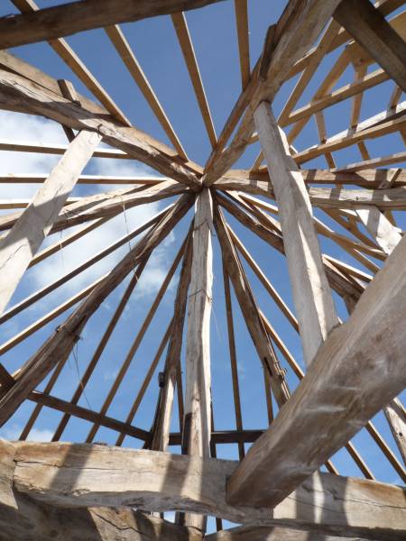 Restauration de la charpente ancienne d'un bâtiment Rives-en-Seine 76